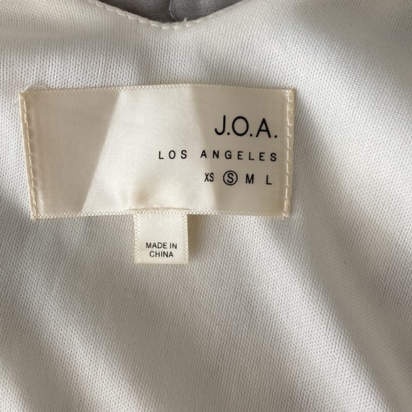 Flowy lace detailed dress - Picture 4 of 6